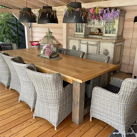 Hortus Z Klimatyzacja 아파트 볼레스와비에츠